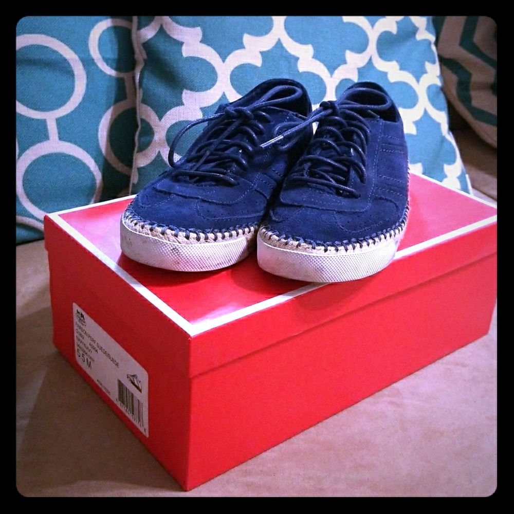 Sneakers